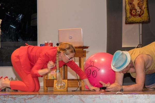 Sunday 18 March 2018 – Theatre, play “Pomoc Sąsiedzka”